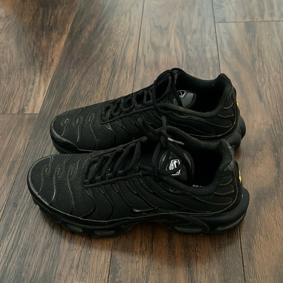 Nike Shoes - Super cute unisex Nike Air sneakers! Worn a few times only